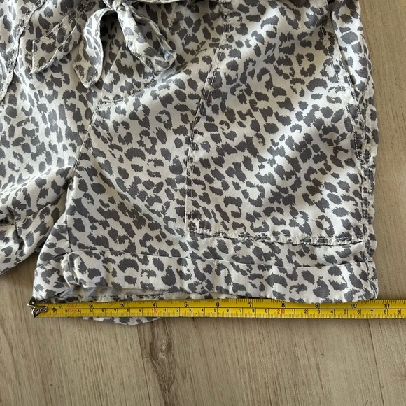 Aerie Leopard Print Paper Bag Camp Shorts XS - Picture 11 of 11
